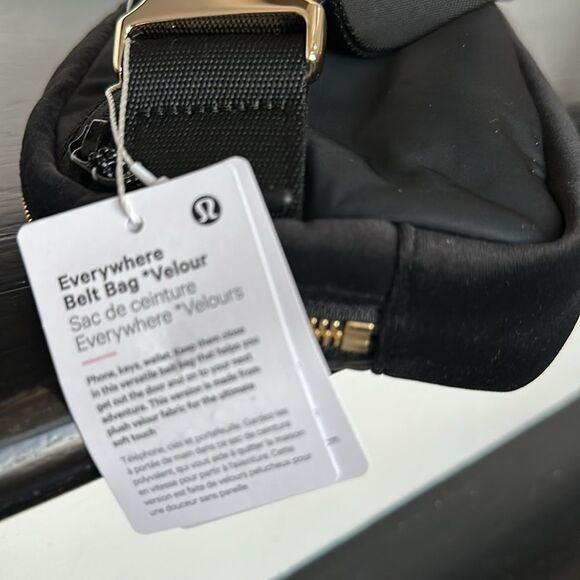 New w/tags Lululemon everywhere belt bag, black velour soft luxurious gift - Picture 5 of 7